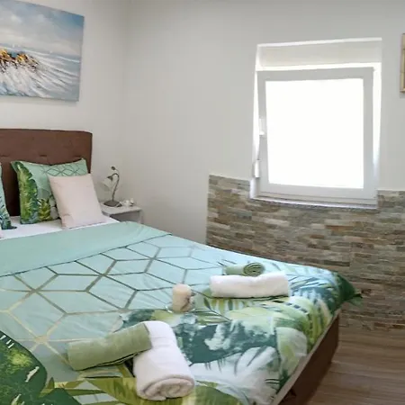 Apartman Lara *
