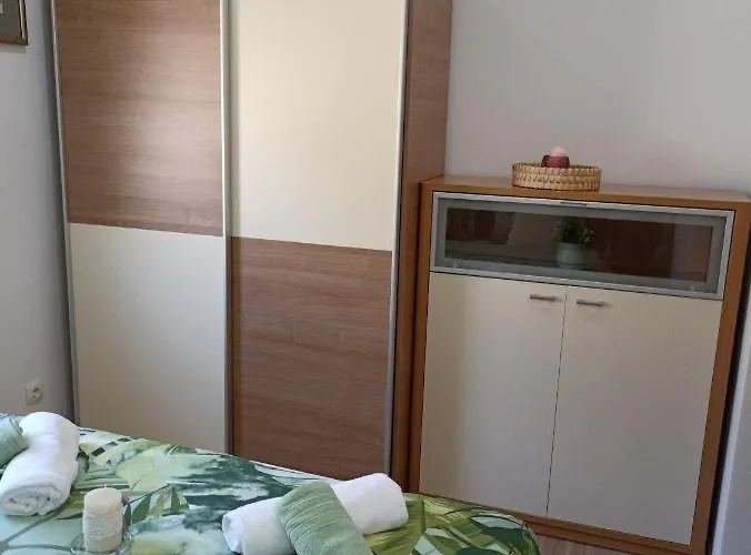 アパート Apartman Lara *