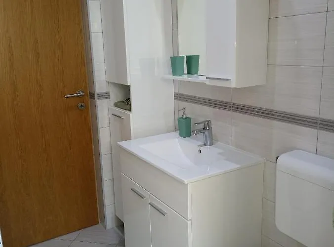 Apartman Lara زادار
