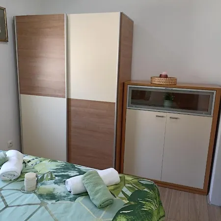 Apartment Apartman Lara *