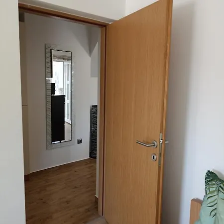 Apartman Lara Apartment *