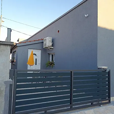 Apartman Lara * Zára
