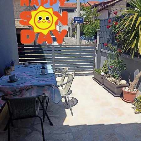 Apartment Apartman Lara