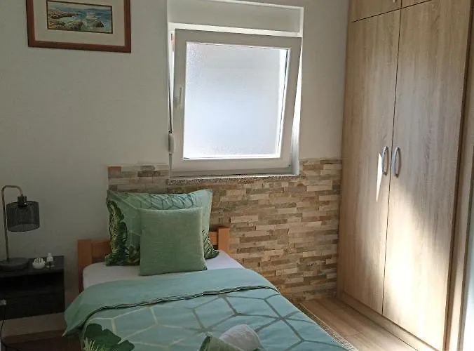 Apartman Lara *