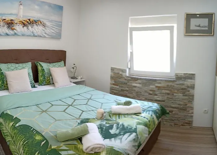 Apartman Lara *